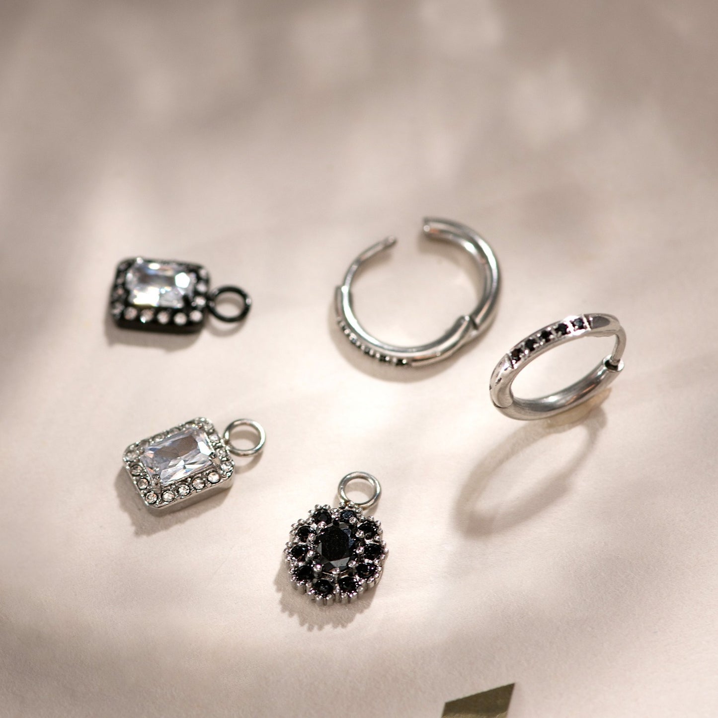 iXXXi Jewelry Hoop Charm Célébration