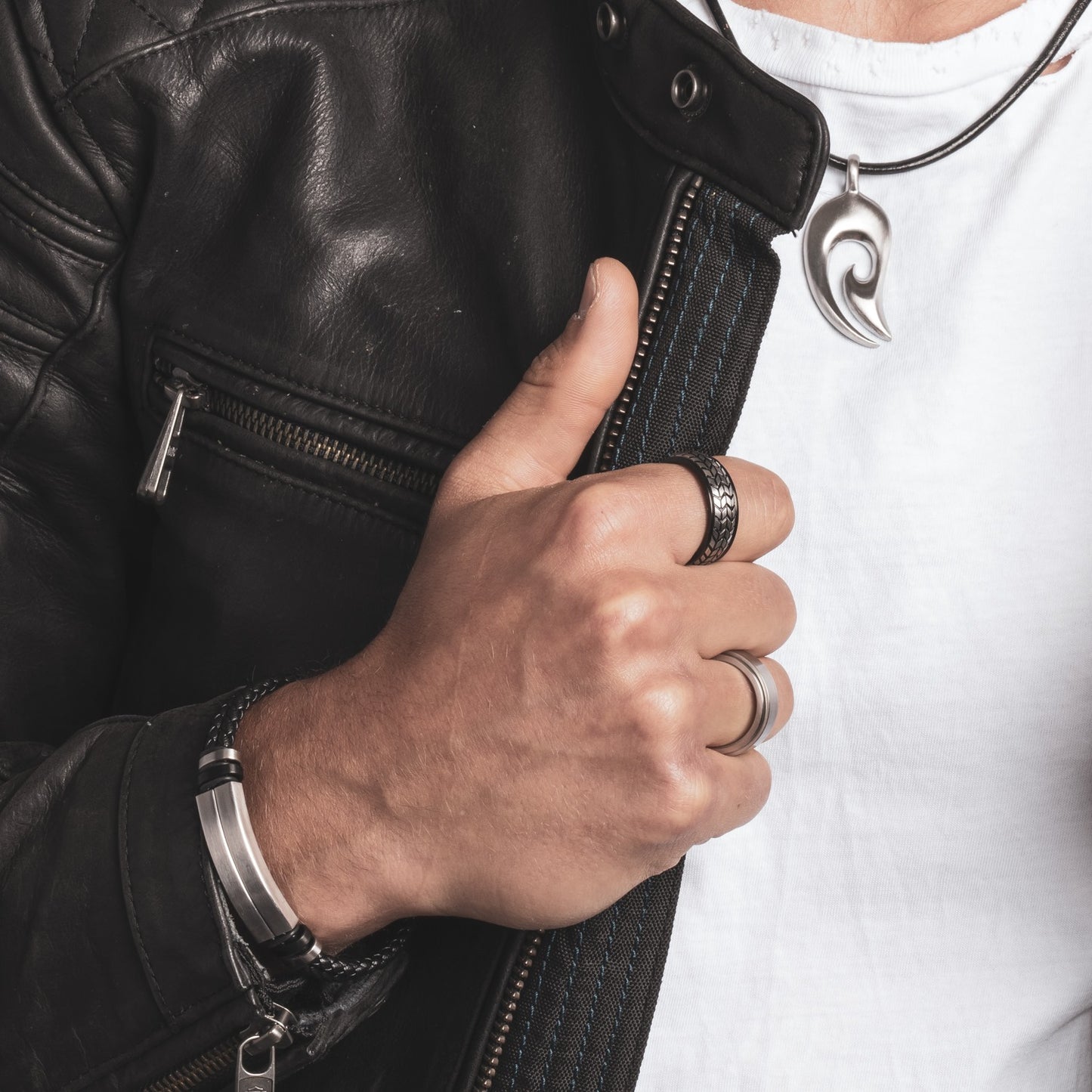 iXXXi Pendentif Homme Tribal 1